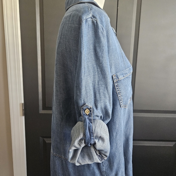 Anthropologie Cloth & Stone Chambray Split Shirttail Blue Button Up Size Medium - Picture 8 of 14